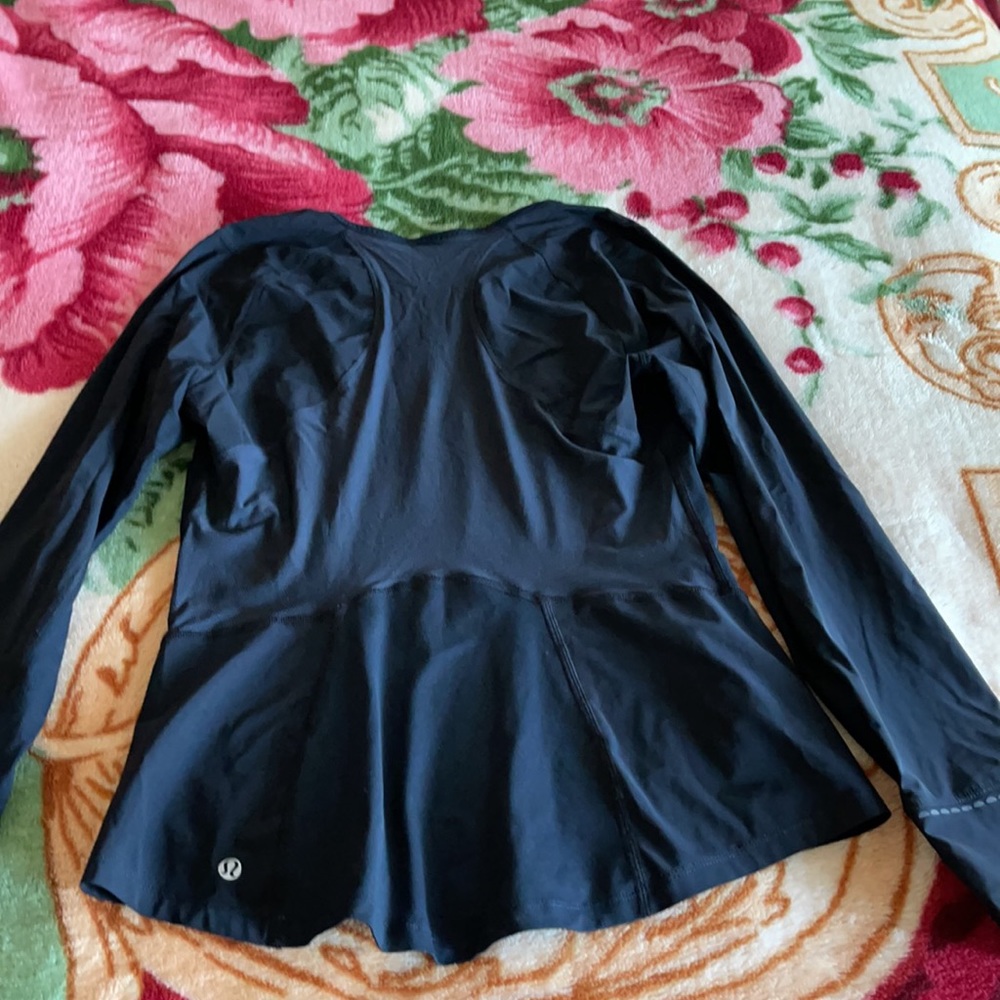 Lululemon top - Picture 3 of 7